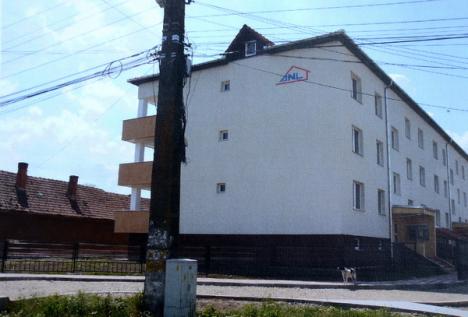 Bolojan: Guvernul a blocat singurul proiect ANL pentru Oradea, dar face prin comune blocuri şi săli de sport pentru nimeni (FOTO)